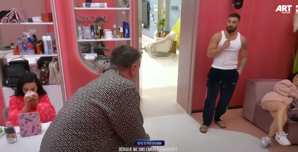 “Më shumë duhemi unë dhe Santiana, se Alba dhe Azemi” - Debat i ashpër mes Bucit dhe Azemit (VIDEO)