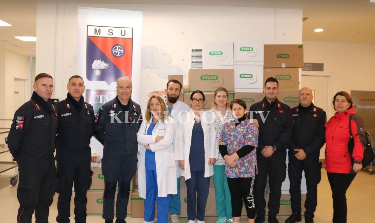 KFOR-i italian dhuron 40 mijë euro për Klinikën e Pediatrisë (VIDEO)