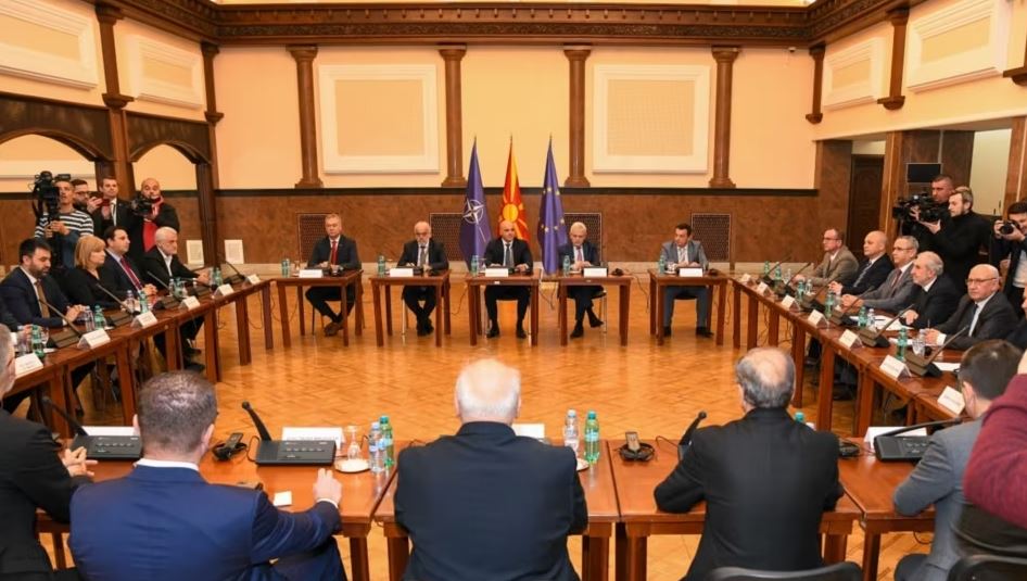 Maqedonia e Veriut shpall zgjedhjet  qeveria teknike pritet të drejtohet nga një kryeministër shqiptar