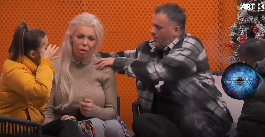 Buci i bën masazh Edonës, kjo e fundit me veprime qesharake (VIDEO)