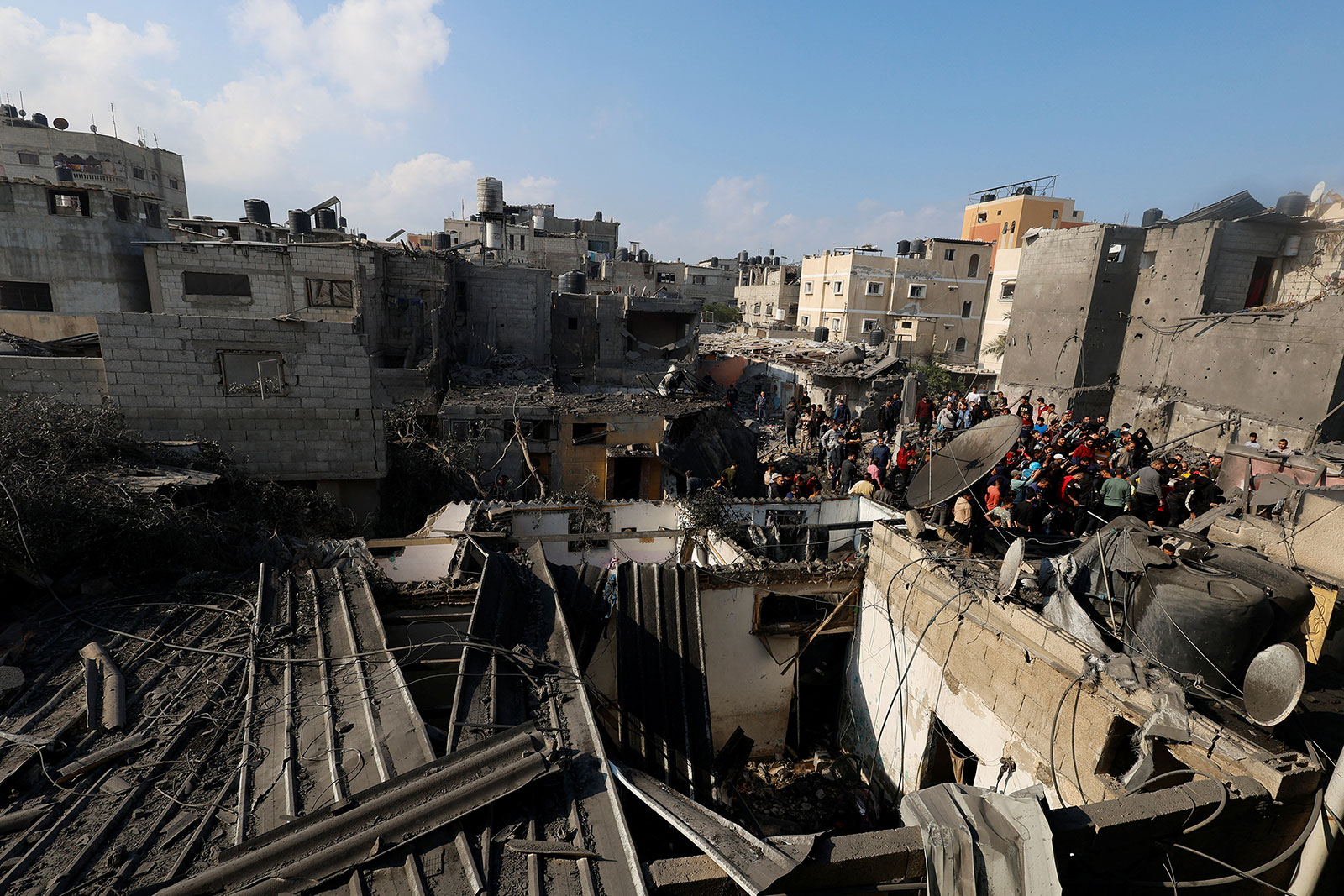 Ushtria izraelite thotë se Hamasi po mban 136 pengje në Gaza