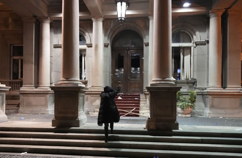 Policia serbe ka arrestuar të paktën 38 persona për protestat e mbrëmshme
