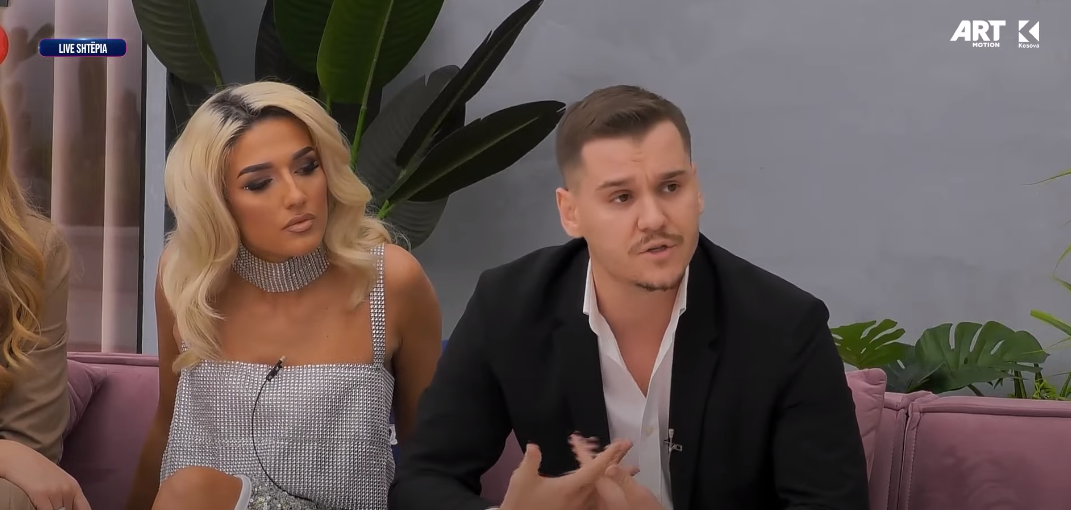 Adri pretendon se Blerando, duke e drejtuar fokusin tek pjesa intime i ka thënë atij "s'po ke ku me u kap" (VIDEO)