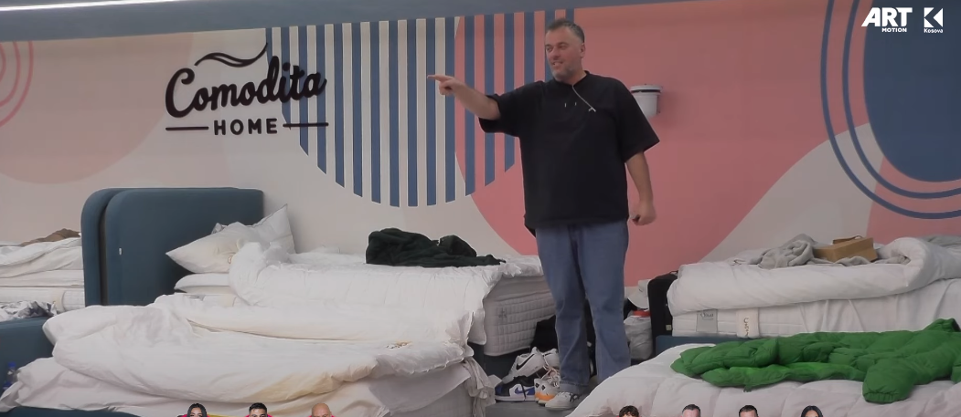 Buci u tregon banorëve se kush i preku krevatet me qepë (VIDEO)