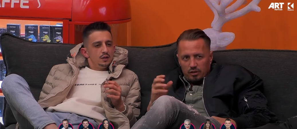 Blero tregon një moment që i ndodhi pas koncertit, ngjallë të qeshura tek banorët (VIDEO)