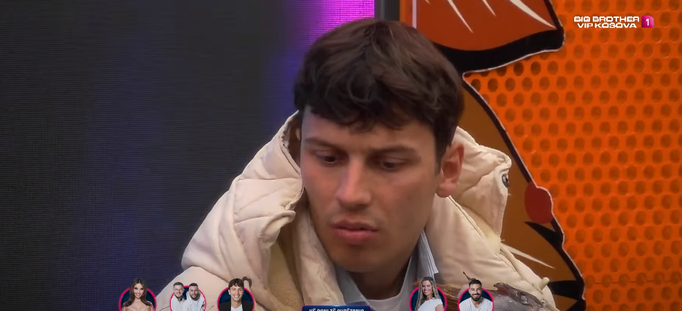 "Që 2-3 minuta jam tu mendu" - Blerando merr një pyetje me spec nga publiku (VIDEO)