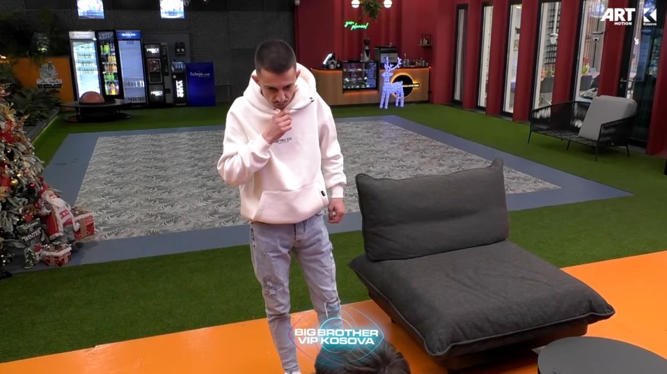 Blerando i drejtohet Ganiut: Mos e përmend mo baben tem, mos e përfshij (VIDEO)