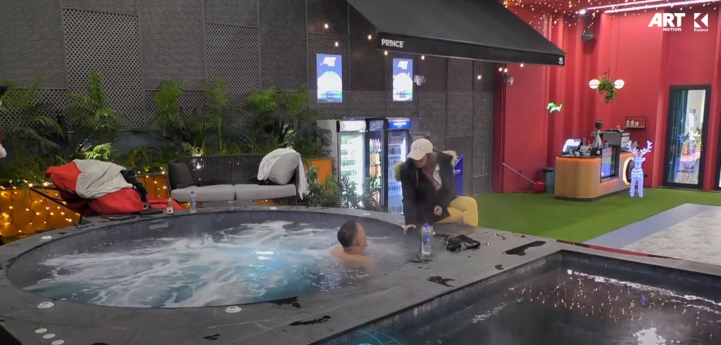 Santiana e acaruar në Bucin: Njerëzit po përpiqen me çdo kusht me hy mes meje e teje (VIDEO)