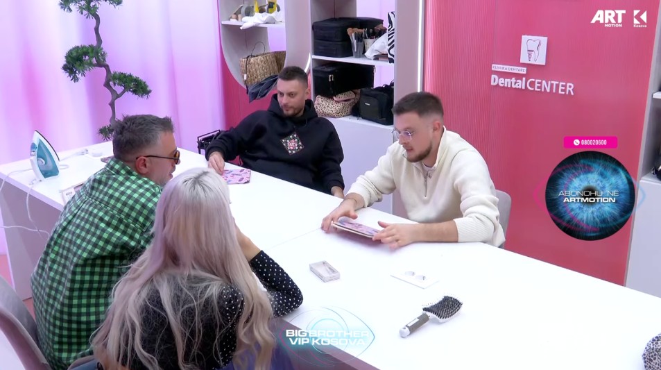 A keni kryer marrdhënie duke shikuar njëkohësisht marrdhënie seksuale? Përgjigjen banorët (VIDEO)
