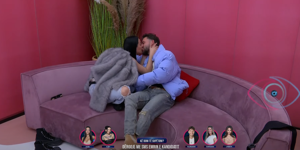 Çifti i krijuar në BBVK shijojnë romancën e tyre me plot puthje e përqafime (VIDEO)