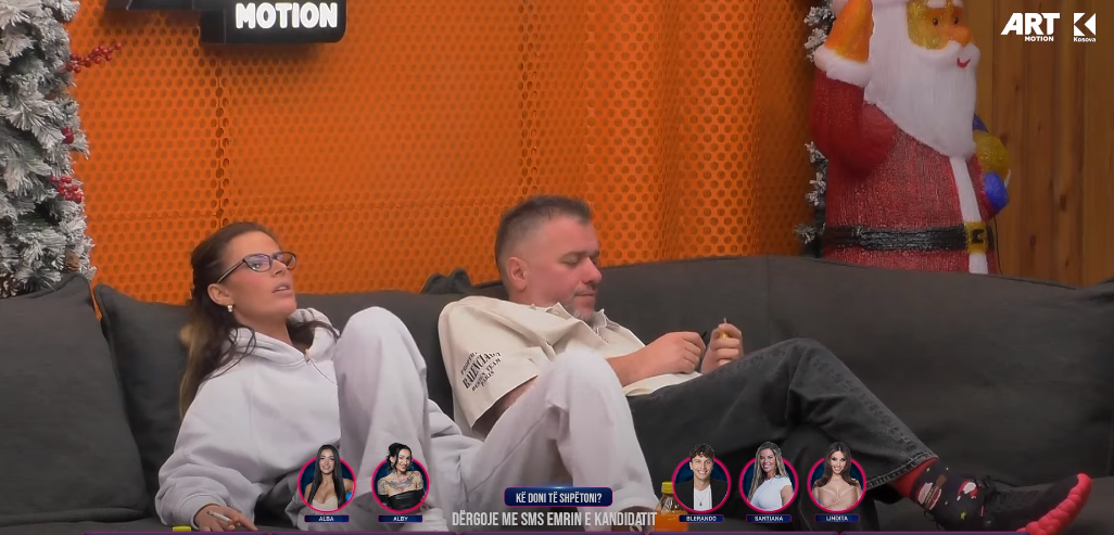 Santiana e ashpër kundrejt Shqipes: Ti je buburrec i vogël, manipuluese, rrence e homofobe (VIDEO)