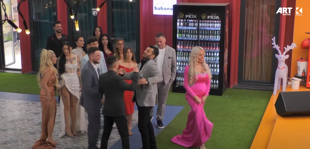 Labinot Tahiri - Labi, e djegë atmosferën që në nisje të spektaklit 'Prime' (VIDEO)