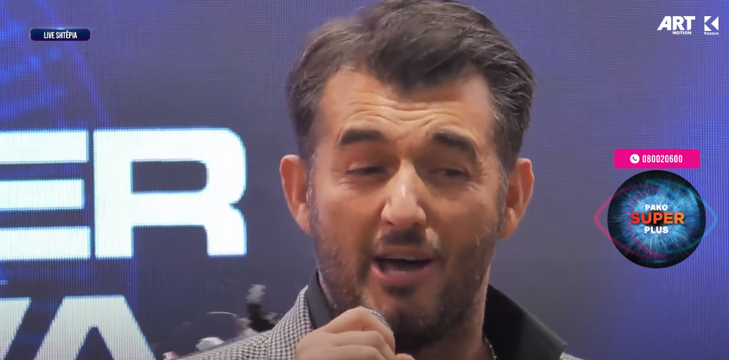 Atmosfera shkon në nivel tjetër kur Labi interpreton këngën "Mora fjalë" kushtuar Adem Jasharit (VIDEO)