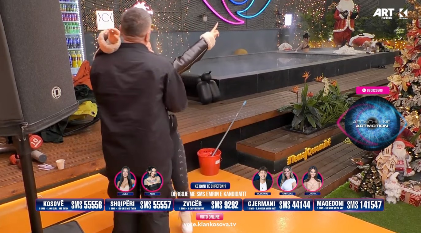 Ylli e përkëdhel Santianën teksa Adri këndon një këngë vajtuese (VIDEO