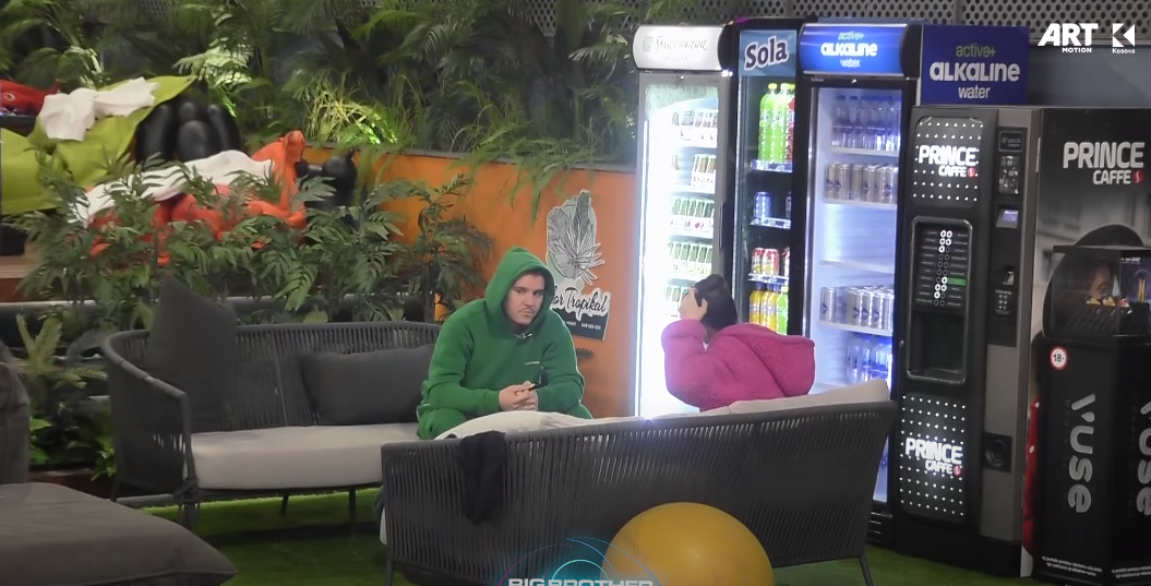Shqipja - Adrit: Mos i beso rrenave të Bucit (VIDEO)