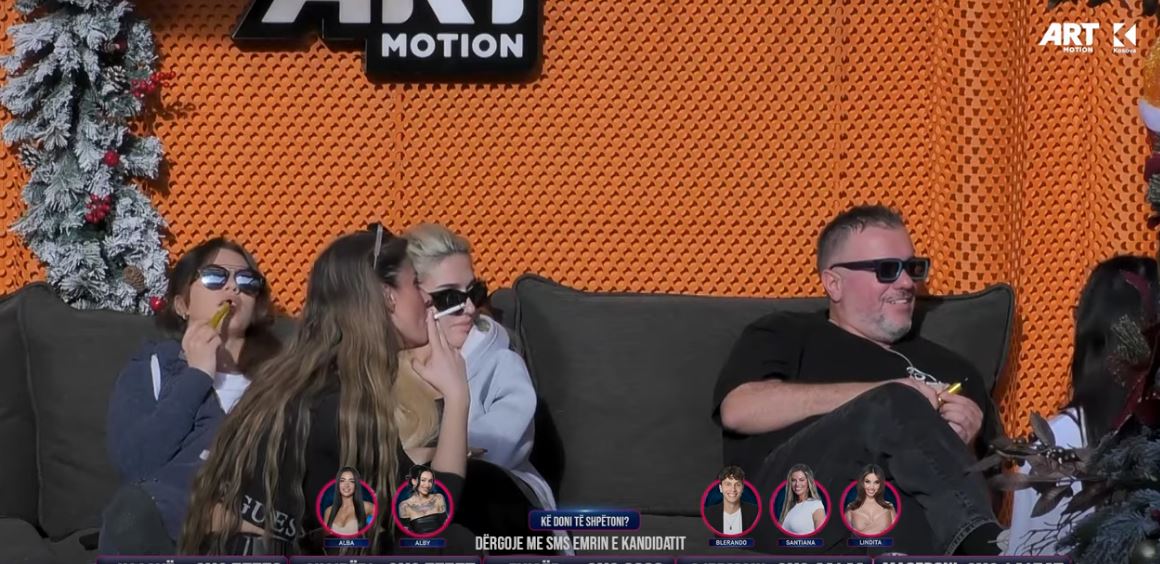 “Ti je fansja numër një e imja”, vazhdon debati i ashpër mes Shqipes dhe Santianës (VIDEO)