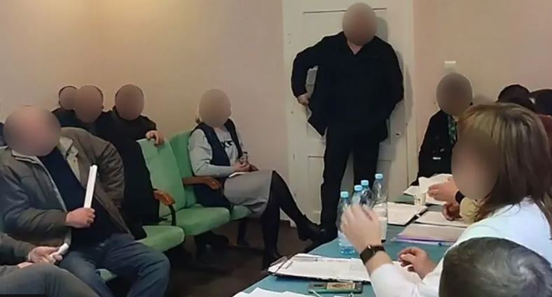 Incident me granatë në Ukrainë: Këshilltari hedh eksploziv në mbledhje