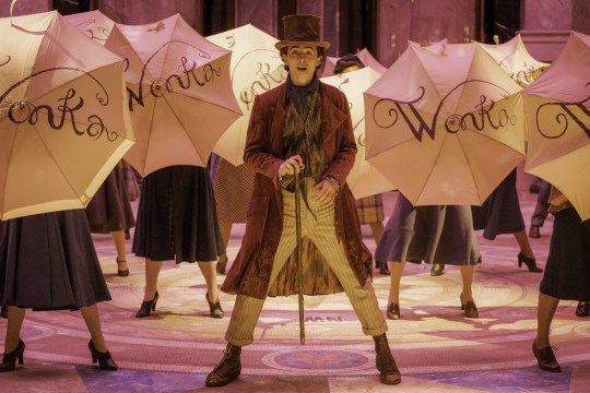 Çokollatë dhe grupi më i mirë britanik - pse ‘’Wonka’’ është doza e nostalgjisë që ju nevojitet këtë sezon festiv?