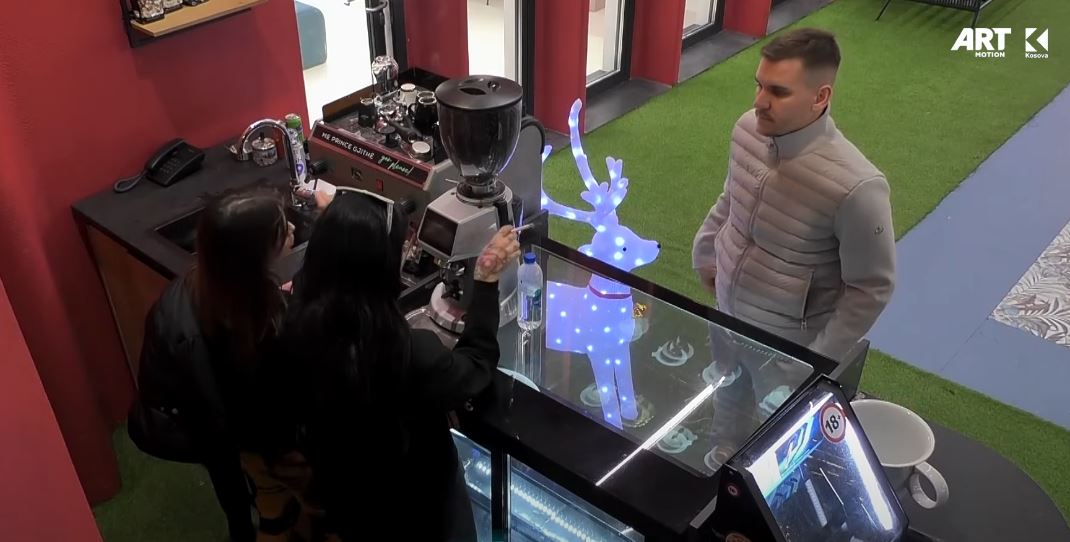 "Në vend të parë je", Adri xhelozon që Shqipja po qëndron nganjëherë me dyshen tjetër (VIDEO)