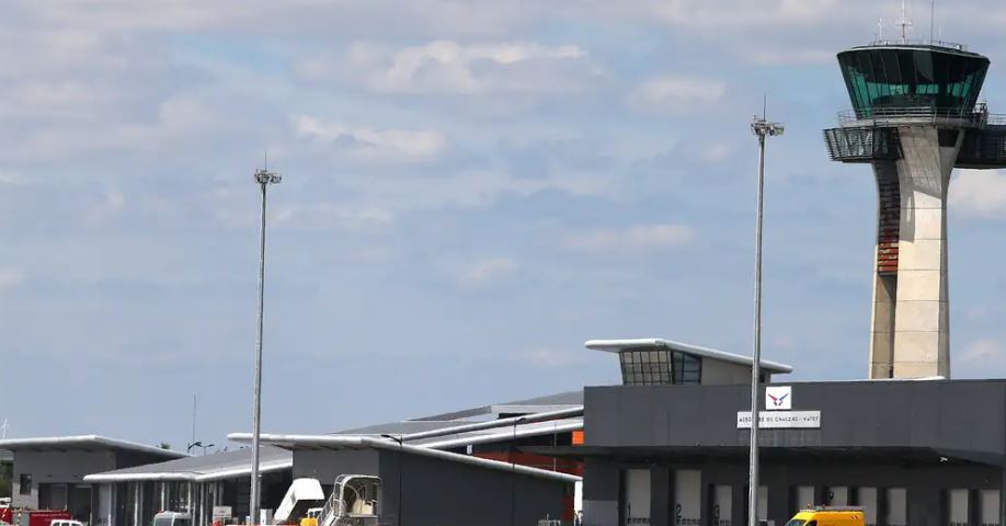 Franca ndalon një fluturim, dyshohet se avioni transportonte viktima të trafikimit njerëzor