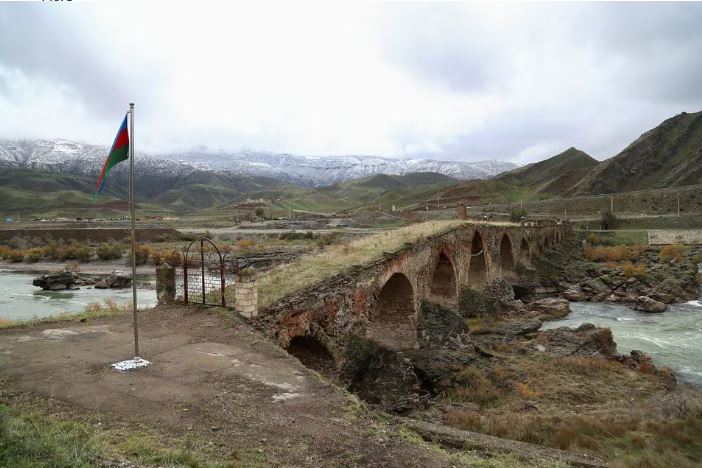 Armenia dhe Azerbajxhani shkëmbejnë të burgosur në kufi