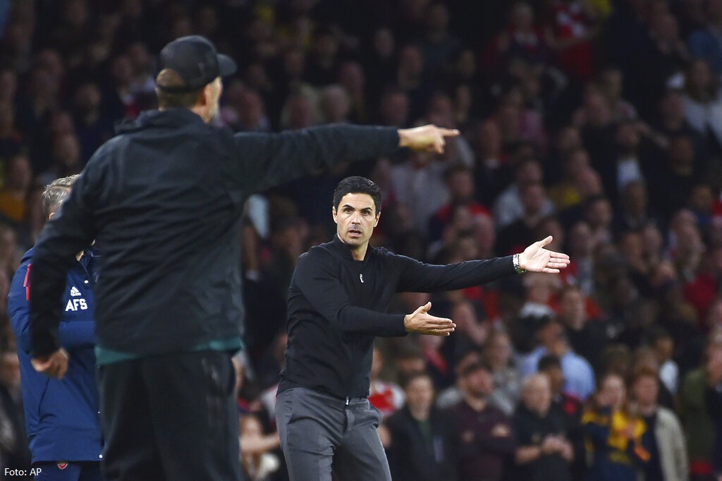 Arsenali ia vë syrin mbrojtësit të kërkuar nga Liverpooli e Unitedi