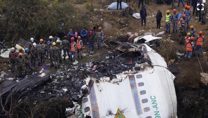 Nepal: Ndërprerja e gabuar e energjisë nga pilotët shkaktoi rrëzimin e avionit që vrau 72 persona