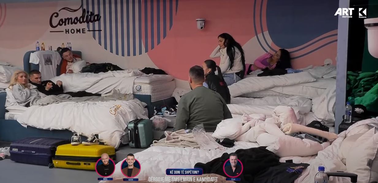 "Kush jam unë", banorët shfrytëzojnë kohën për të luajtur (VIDEO)