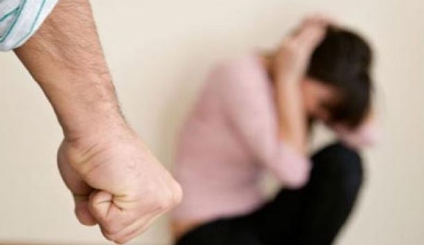 Gjakovë: Ushtron dhunë fizike në grua, arrestohet i dyshuari