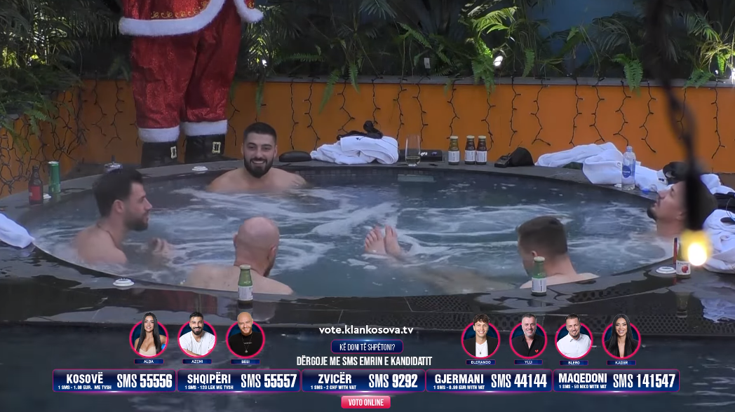 Këngë e muhabete, djemtë e BBVK shijojnë ditën në pishinë (VIDEO)