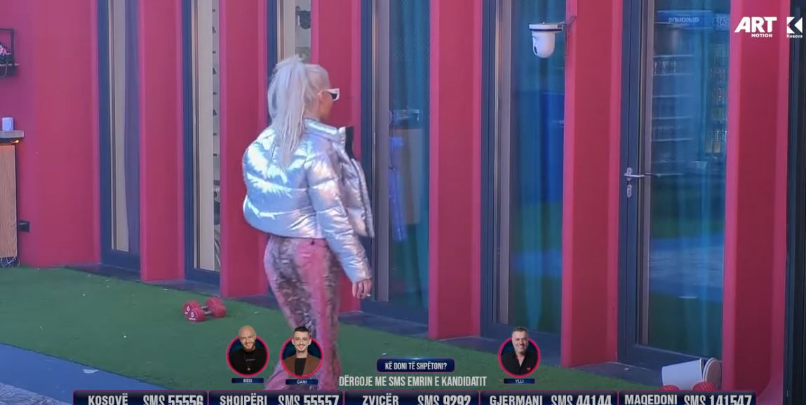 Edona në humor të mirë, vallëzon pambarim (VIDEO)