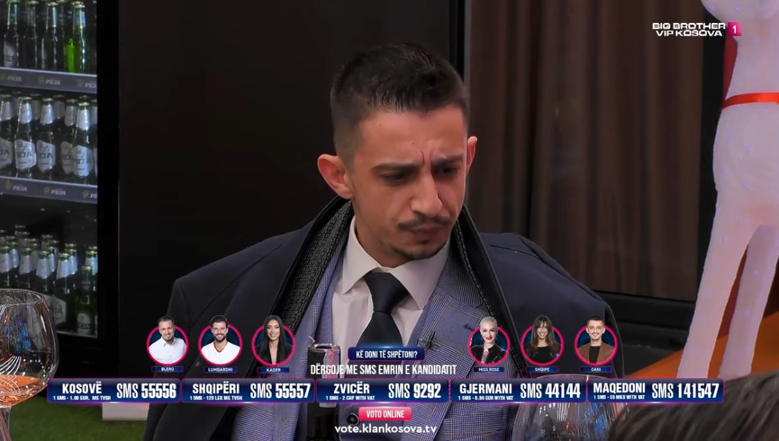 Ganiu pyetet nga publiku: Pse t'u larguan të gjithë njerëzit? (VIDEO)
