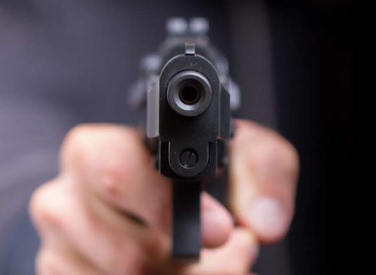 Arrestohet prizrenasi, rrahu dhe kanosi me armë gruan e tij