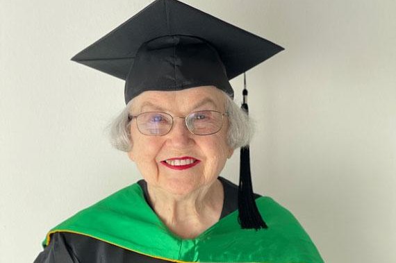 Teksas: Gruaja 90-vjeçare fiton diplomën master