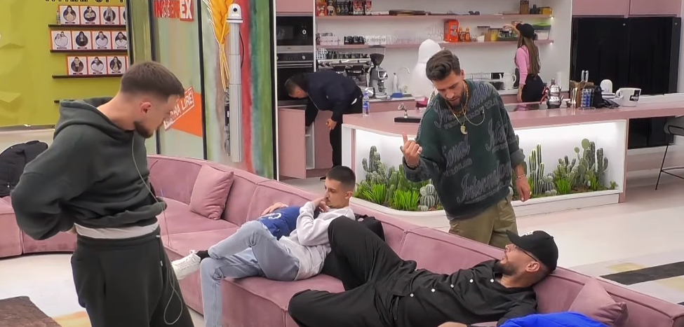 Mirdoni i pakënaqur me ndarjen e detyrave nga kapiteni (VIDEO)
