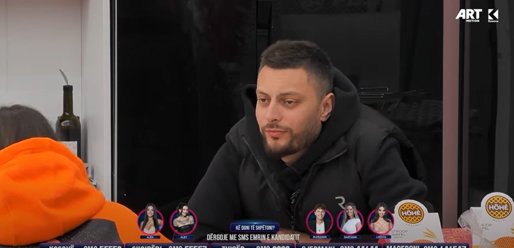 Mirdoni dhe Shqipja i buzëqeshin njëri tjetrit në sy, diskutojnë për planet për sonte (VIDEO)