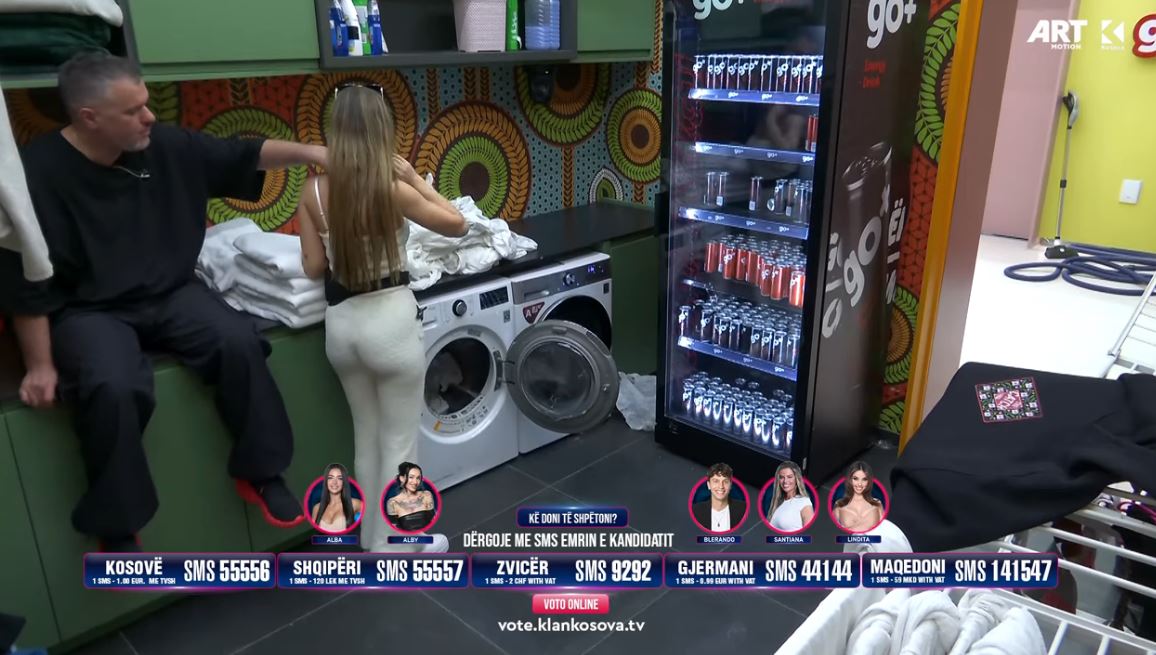 Buci dhe Santiana komunikojnë me trup dhe mimika në lavanderi (VIDEO)