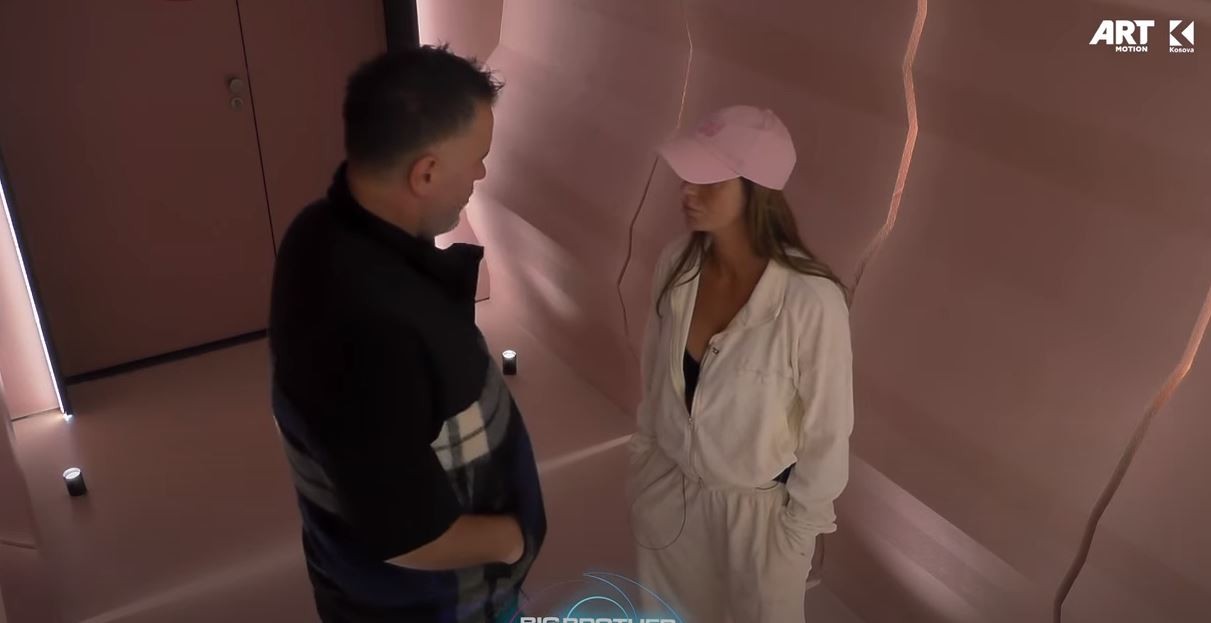 "Pse dole e mërzitur prej dhomës së rrëfimeve?", Ylli e pyet Santianën (VIDEO)