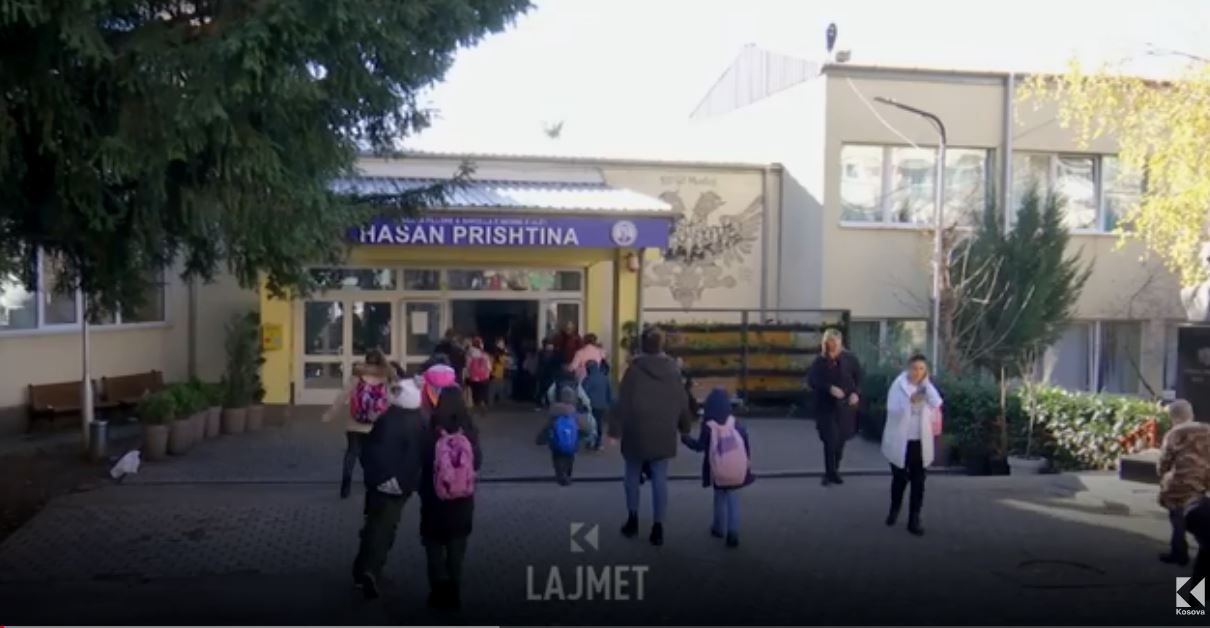 Telashet shkollore, ankohen në dhunë, bojkotohet mësimi (VIDEO)