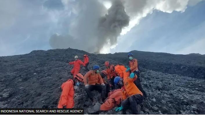 Numri i të vdekurve nga vullkani në Indonezi është rritur në 22