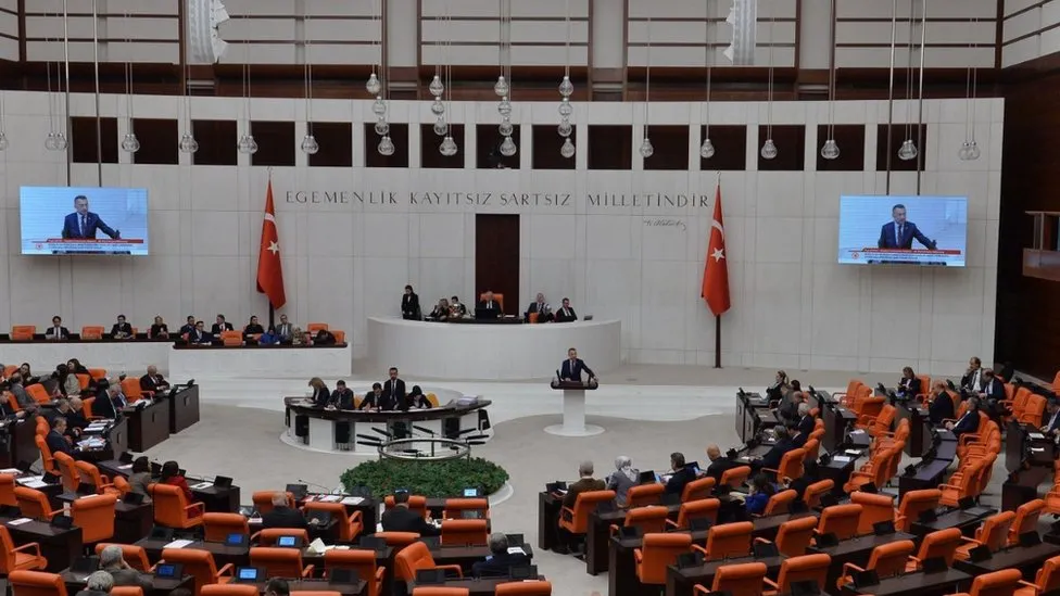 Parlamenti turk mbështet anëtarësimin e Suedisë në NATO
