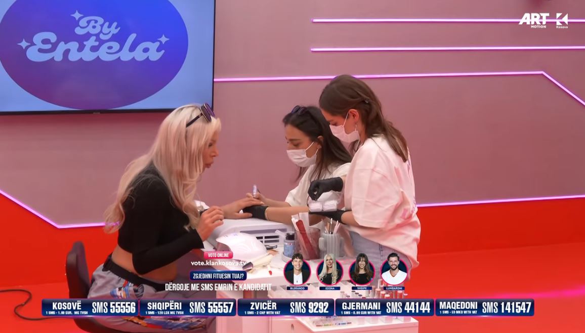 Studio By Entela brenda shtëpisë për t’ua rregulluar thonjtë Shqipes e Edonës (VIDEO)