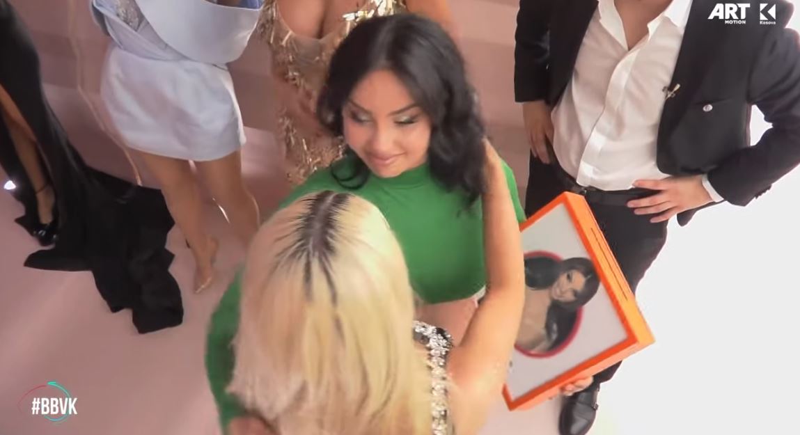 Mes lotëve, banorët përshëndesin Lindën nga shtëpia e Big Brother VIP Kosova 2 (VIDEO)