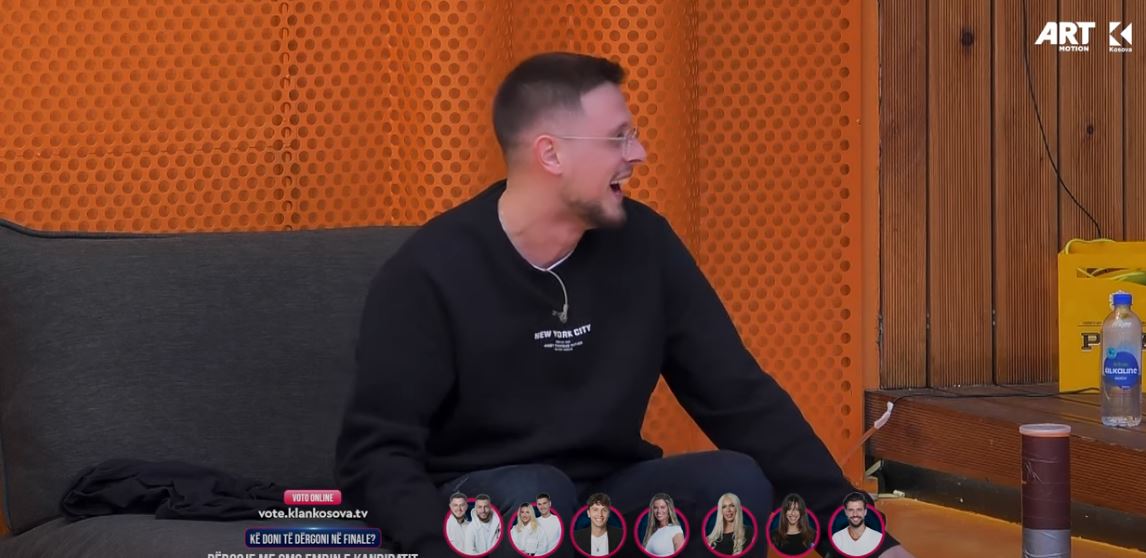 Ardi tregon një moment të sikletshëm në shkollë (VIDEO)