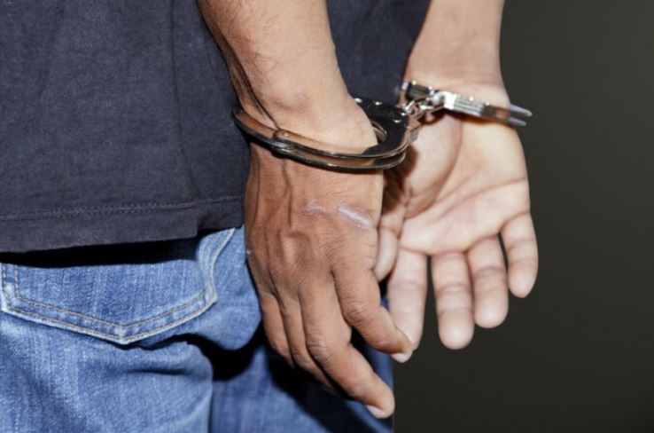 Tre të arrestuar në Tiranë, dyshohen se shfrytëzonin tri të mitura për prostitucion