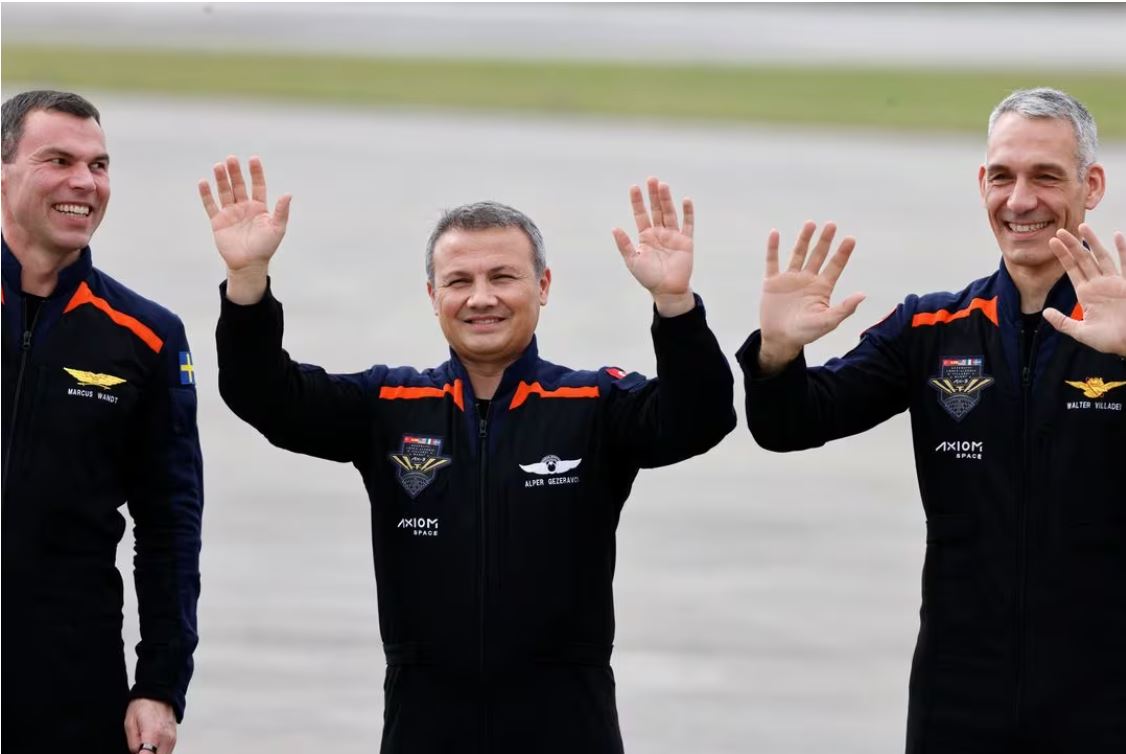 Ekuipazhi me astronautin e parë nga Turqia u nis në fluturim drejt stacionit hapësinor