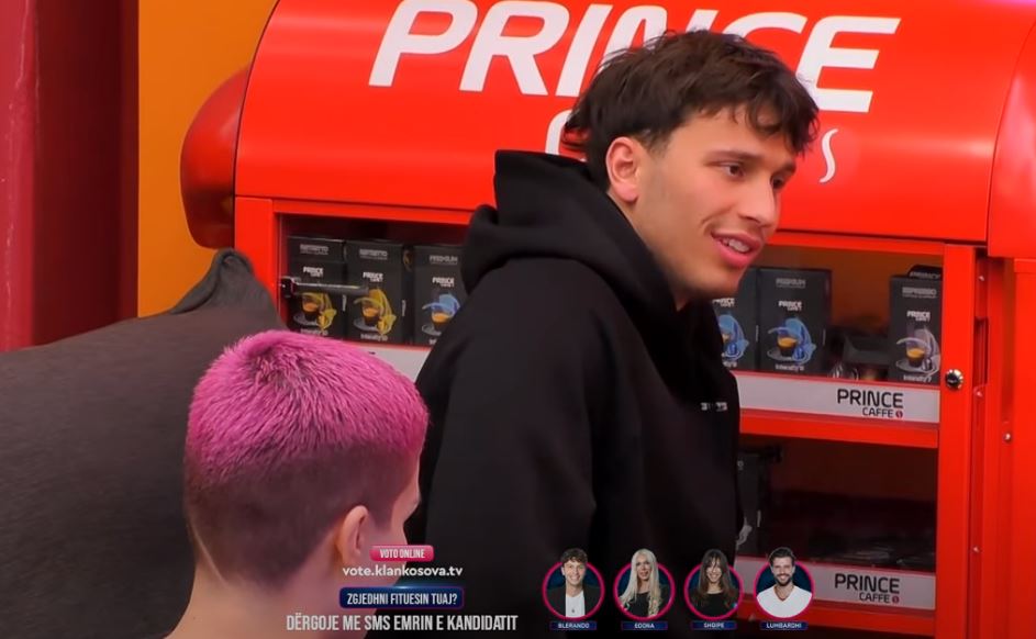 “Luj shoto luj, unë për ty po vuj”, Blerando tallet me Shqipen (VIDEO)