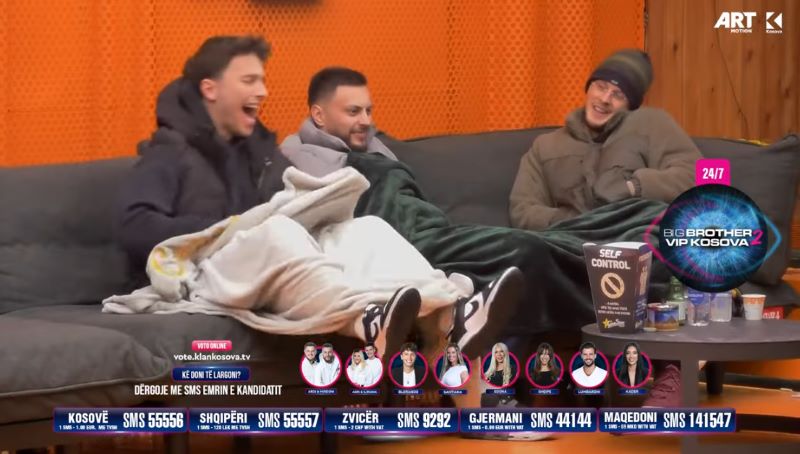 Blerando "shpërthen" së qeshuri teksa dëgjon debatin mes Lumbardhit dhe Shqipes (VIDEO)