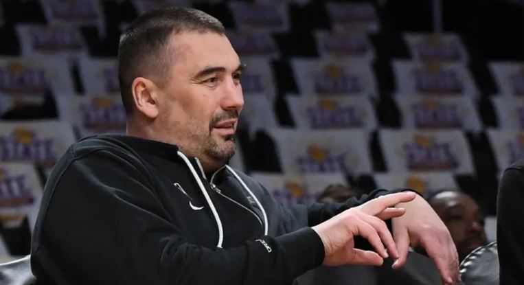 Vdes ndihmës trajneri i Golden State Warriors