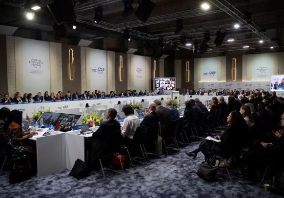 Diplomatët e lartë takohen në Davos për 'formulën e paqes' në Ukrainë